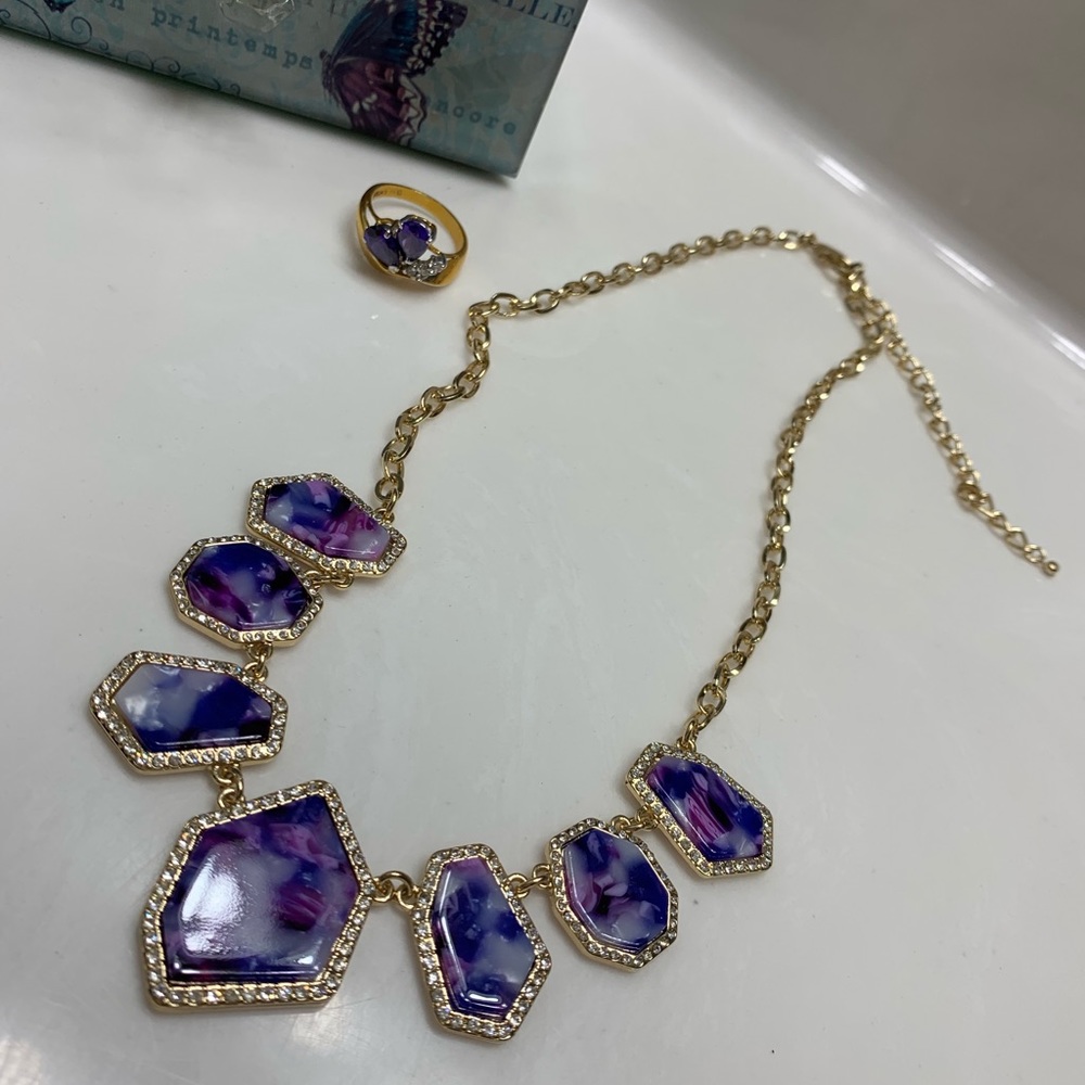 Beautiful purple necklace and butterfly ring set!